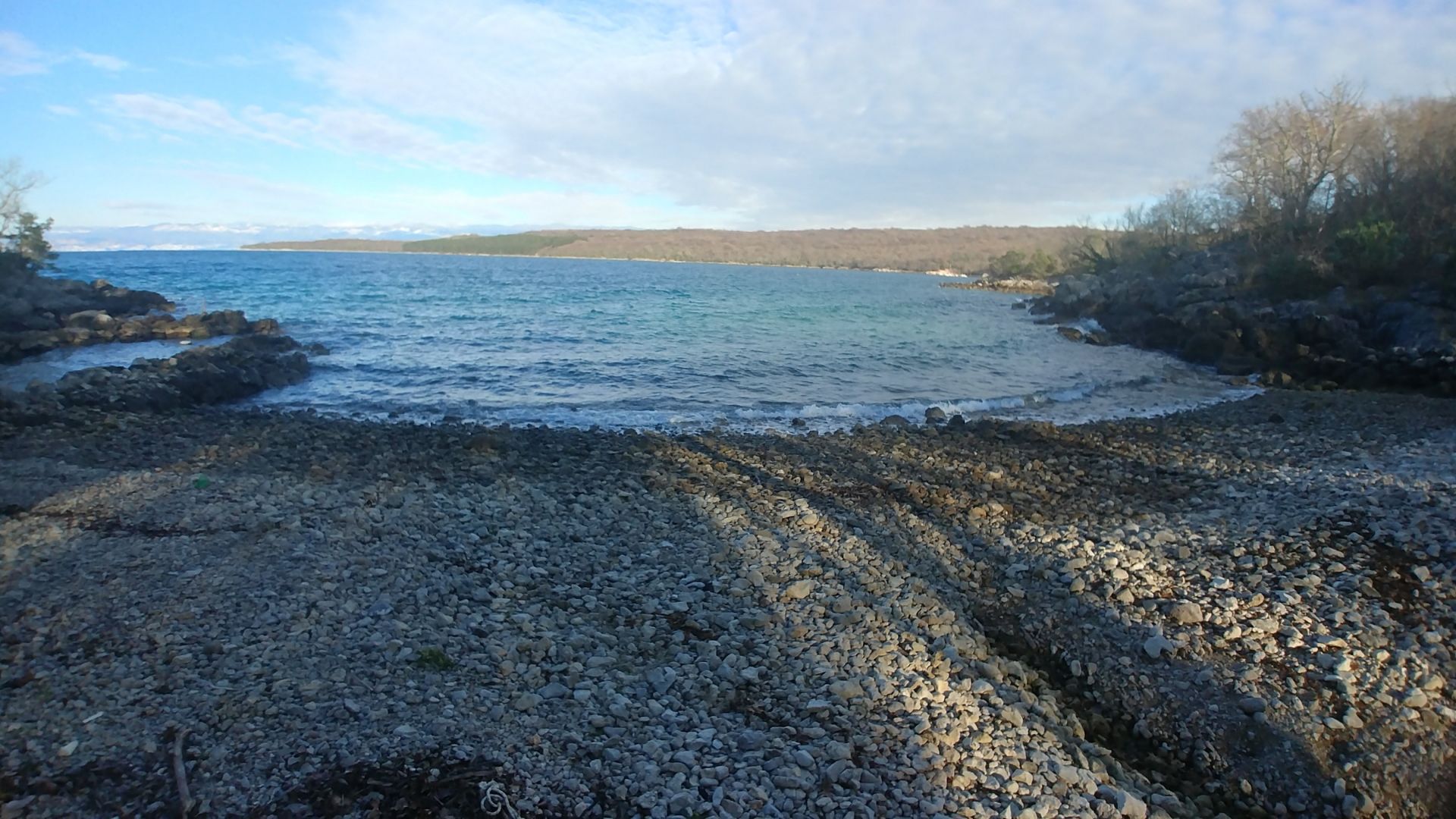 Photo de Pero beach II avec galets beige de surface