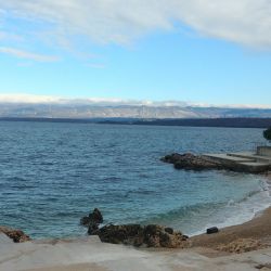 Photo de Uhlic beach avec l'eau cristalline de surface