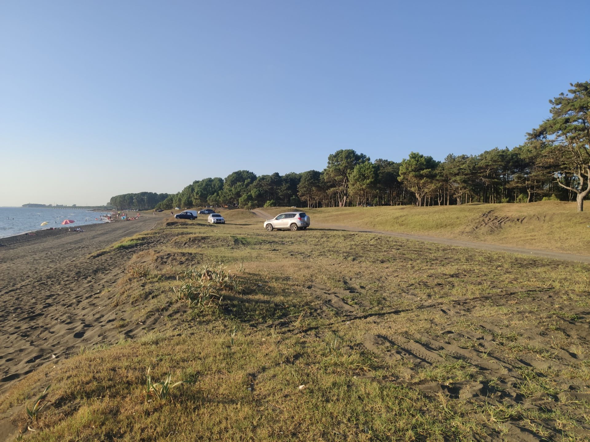 Photo de Ureki Nature beach avec rivage droit, long