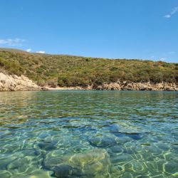 Photo de Marathi III beach situé dans une zone naturelle