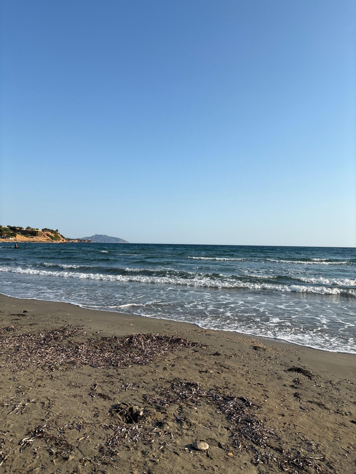 Photo de Kokkinia beach avec un rivage spacieux
