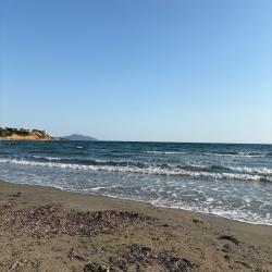 Photo de Kokkinia beach avec un rivage spacieux