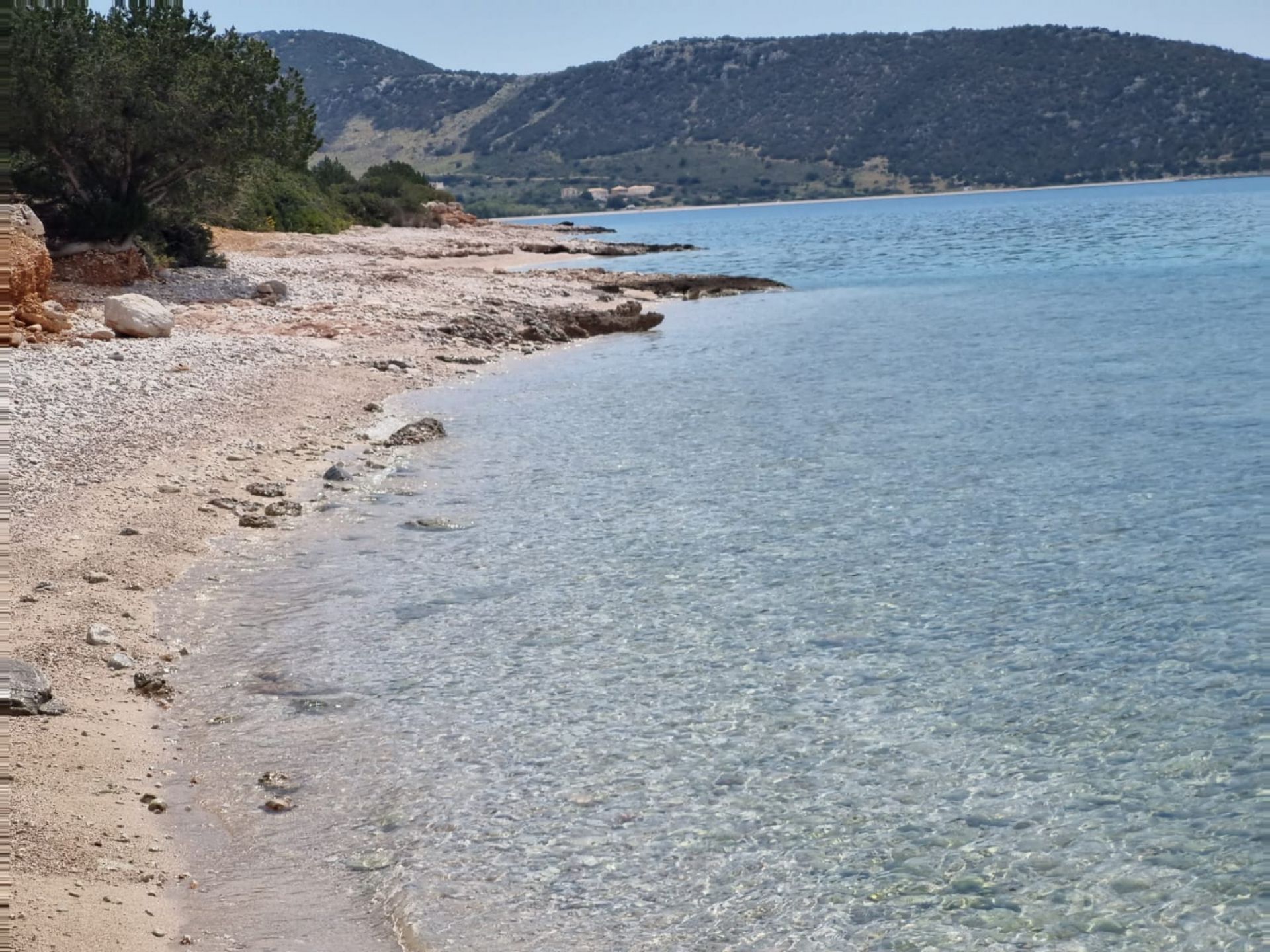 Photo de Paralia Salanti II avec sable beige & galets de surface