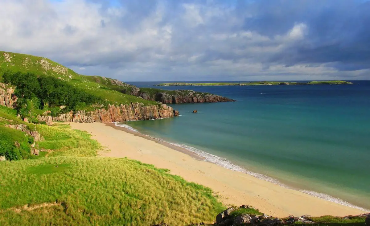 Photo de Plage d'Egremni entouré de montagnes