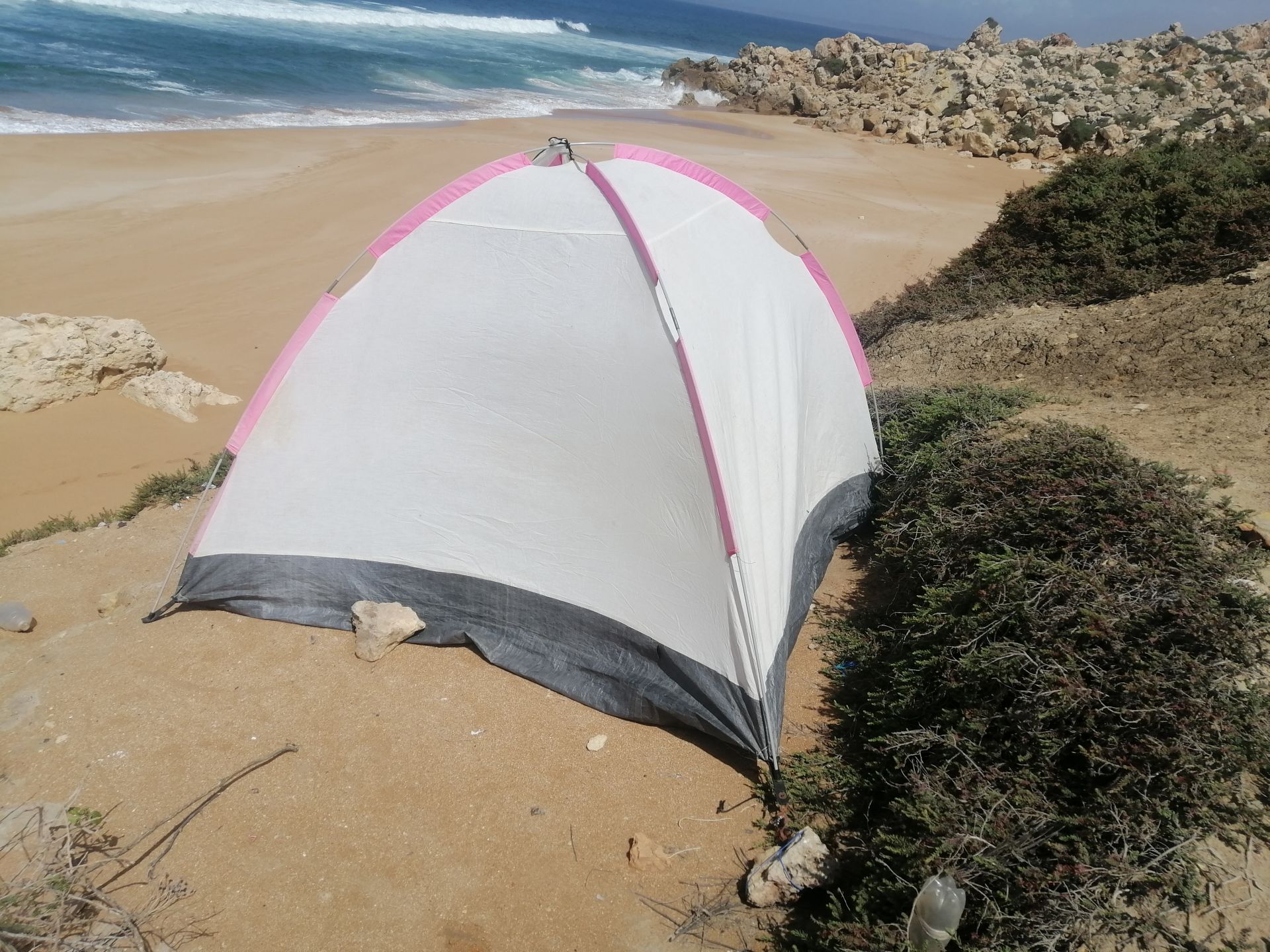Photo de Sidi Boudala protégé par des falaises