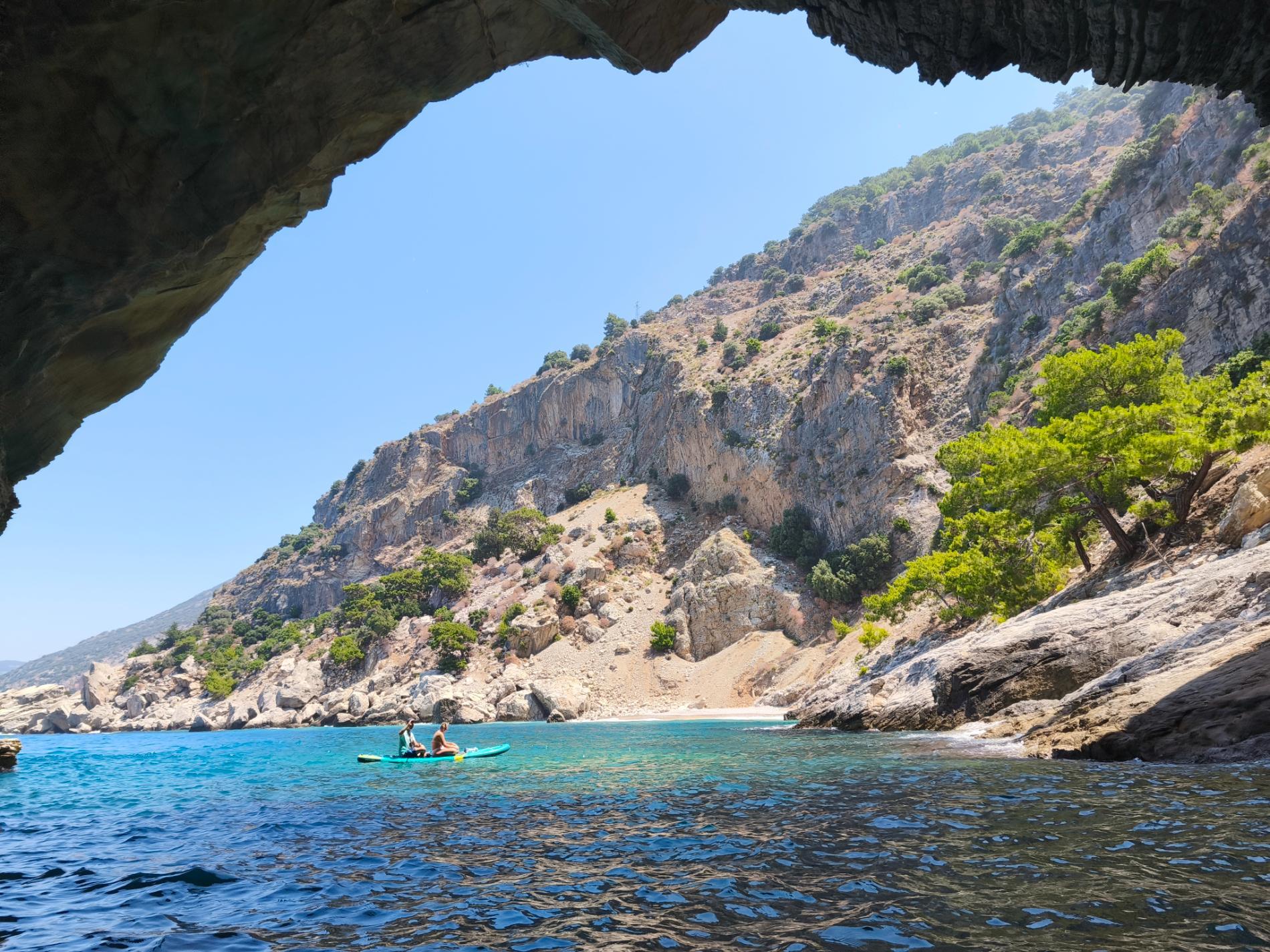 Photo de Blue Cave beach situé dans une zone naturelle