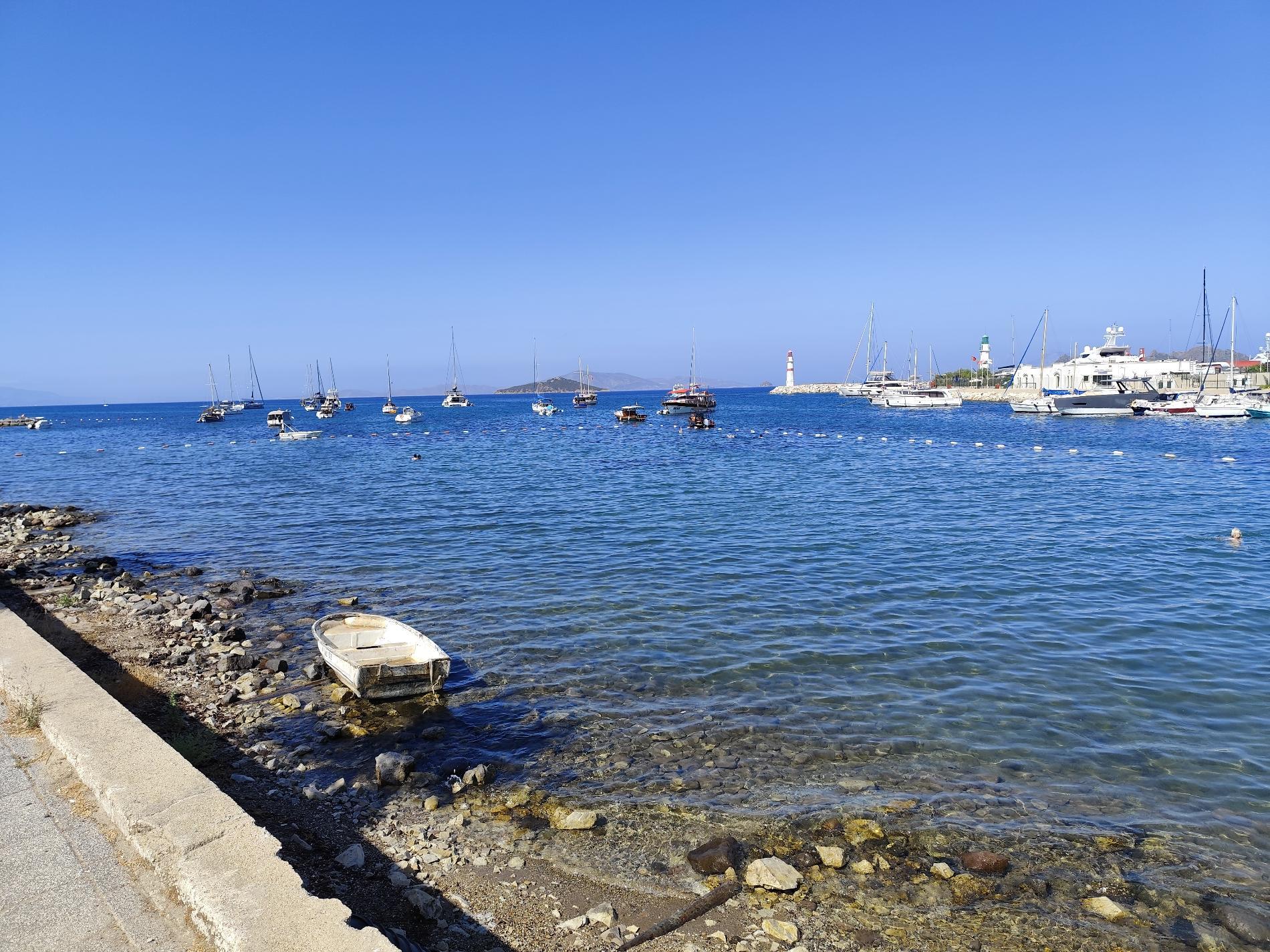 Photo de Turgutreis beach avec un niveau de propreté de assez propre