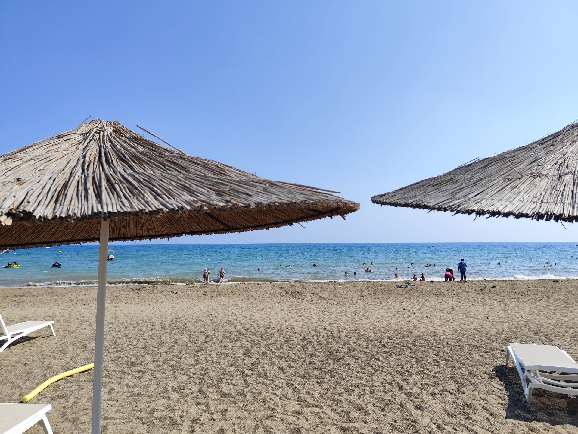 Photo de Kadriye Public Beach avec sable brun de surface