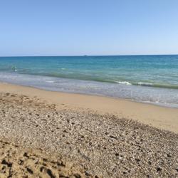 Photo de Kizilot Public beach avec un niveau de propreté de partiellement propre