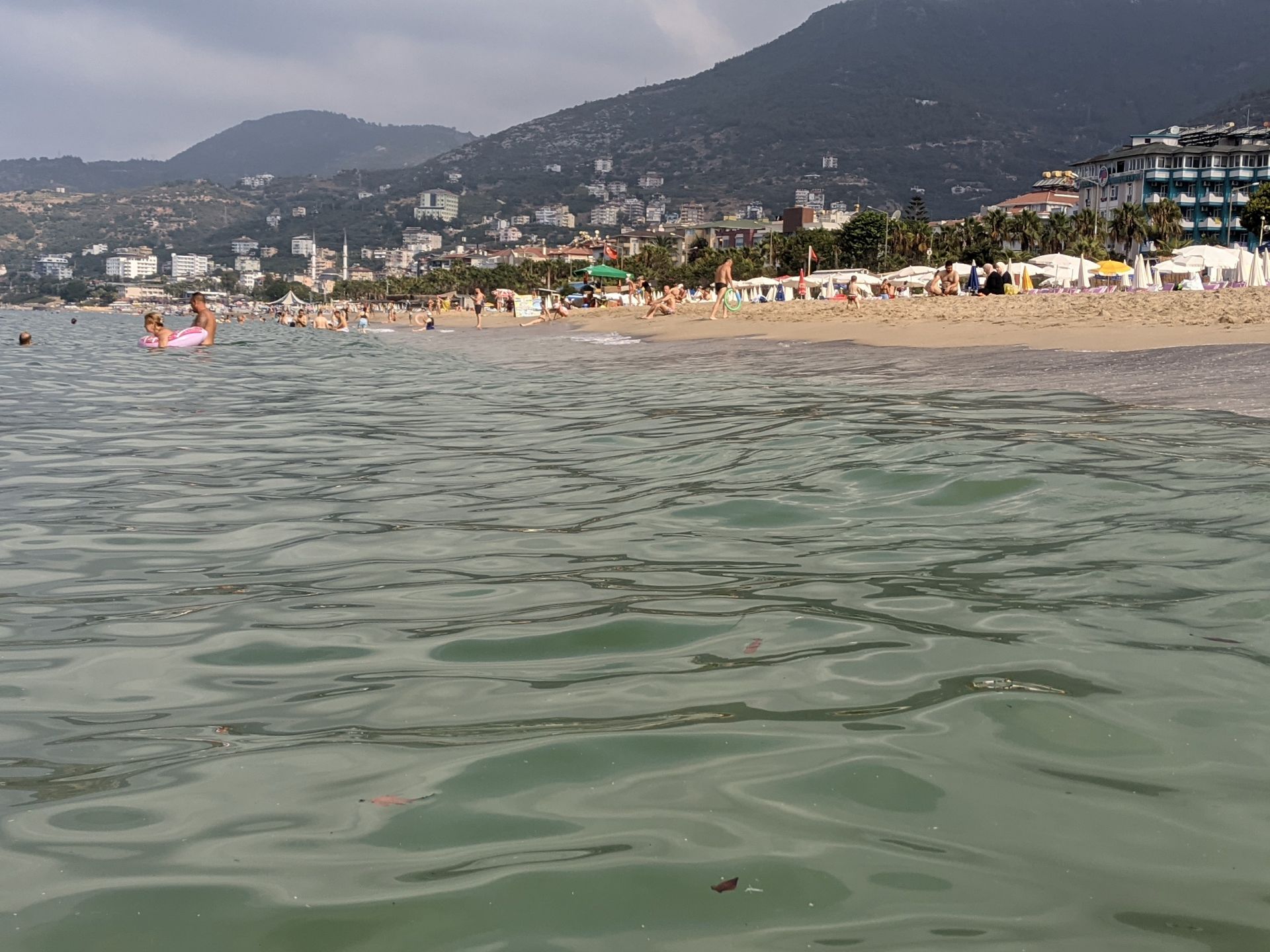 Photo de Plage de Cléopâtre protégé par des falaises